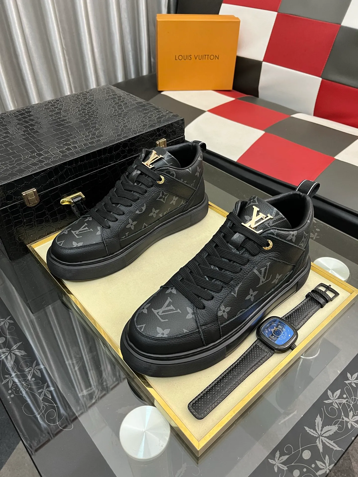 Ex-factory price: 438⌚️⌚️[LOUIS VUITTON] Same style as Louis Vuitton* official website 🚹Men's high-top casual shoes❤️Same style as popular celebrities and big names ~ Best-selling at home and abroad Lv focuses on the checkerboard series...Imported first-layer cowhide with special fabrics➕Full sheepskin lining➕Brand-specific hollow outsole, code number: 38-44